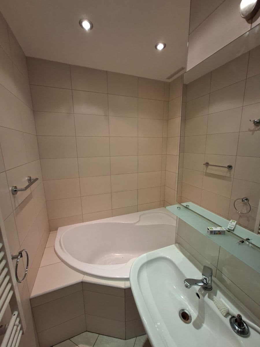 Prenájom bytu 2-izbový 53 m², Krhanická, Praha, Praha Prenájom bytu 2-izbový 53 m², Krhanická, Praha, Praha