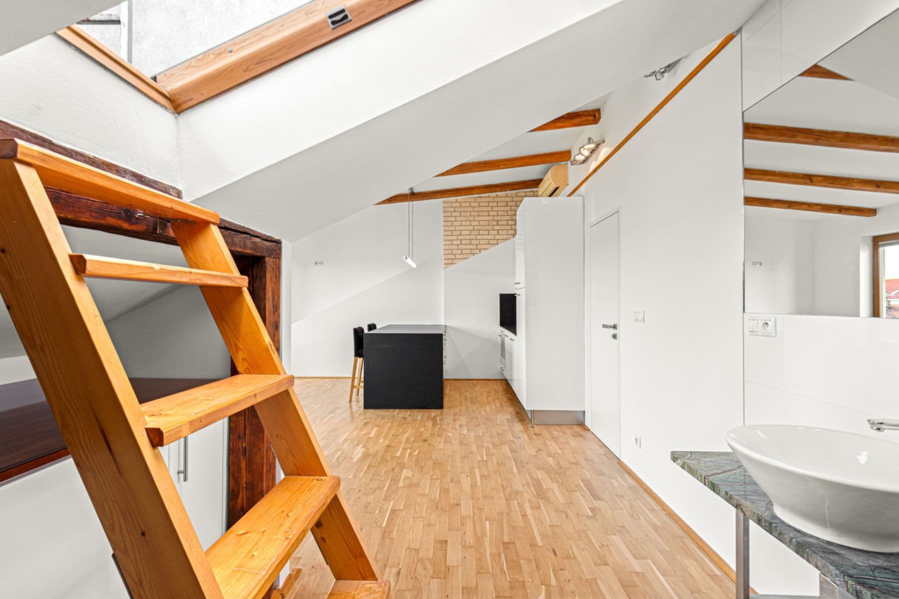 Predaj bytu 1-izbový 33 m², Kamenická, Praha, Praha Predaj bytu 1-izbový 33 m², Kamenická, Praha, Praha