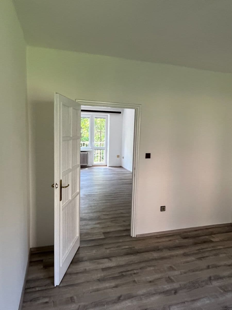 Prenájom bytu 2-izbový 55 m², Slovenského národního povstání, Liberec, Liberecký kraj Prenájom bytu 2-izbový 55 m², Slovenského národního povstání, Liberec, Liberecký kraj