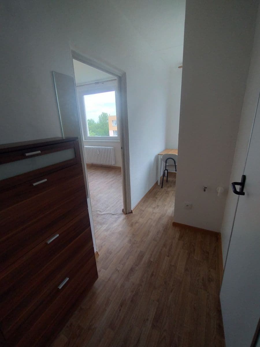 Prenájom bytu 1-izbový 34 m², Topolská, Chrudim, Pardubický kraj Prenájom bytu 1-izbový 34 m², Topolská, Chrudim, Pardubický kraj