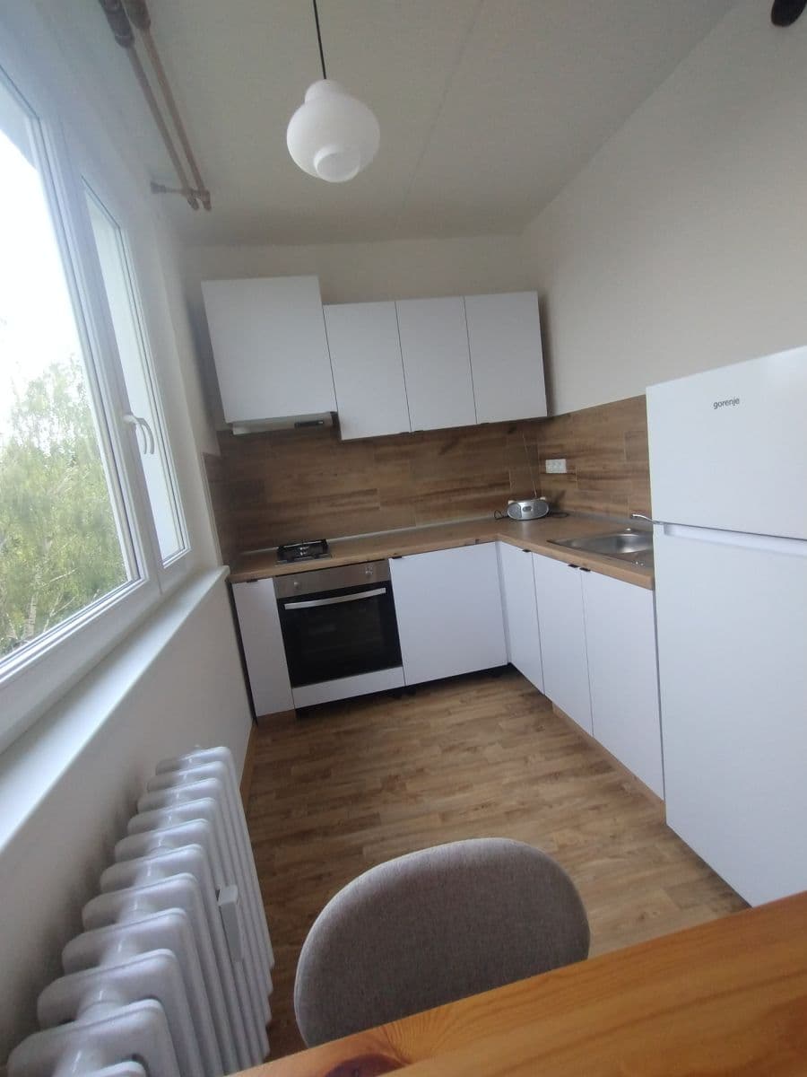 Prenájom bytu 1-izbový 34 m², Topolská, Chrudim, Pardubický kraj Prenájom bytu 1-izbový 34 m², Topolská, Chrudim, Pardubický kraj