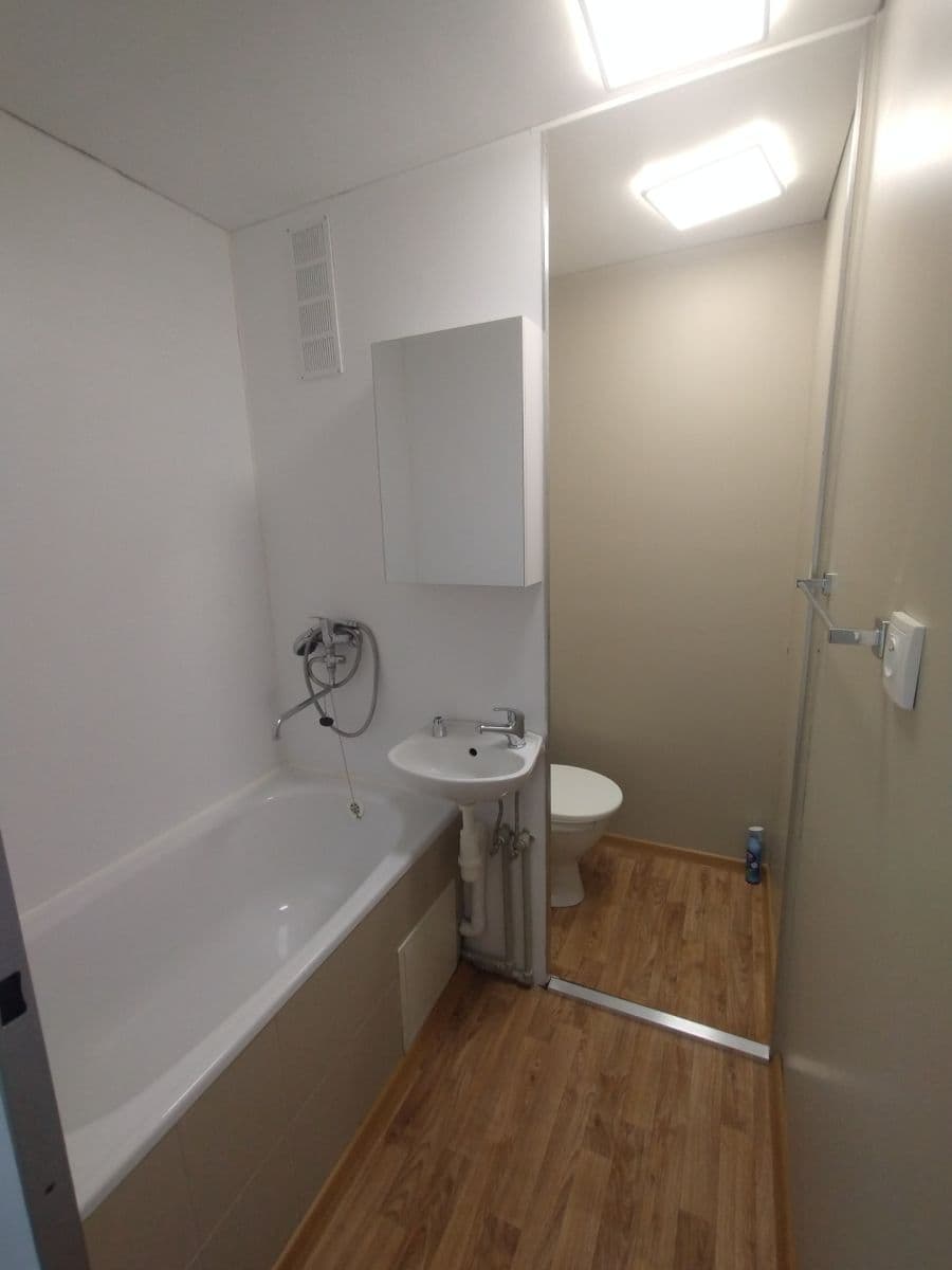 Prenájom bytu 1-izbový 34 m², Topolská, Chrudim, Pardubický kraj Prenájom bytu 1-izbový 34 m², Topolská, Chrudim, Pardubický kraj