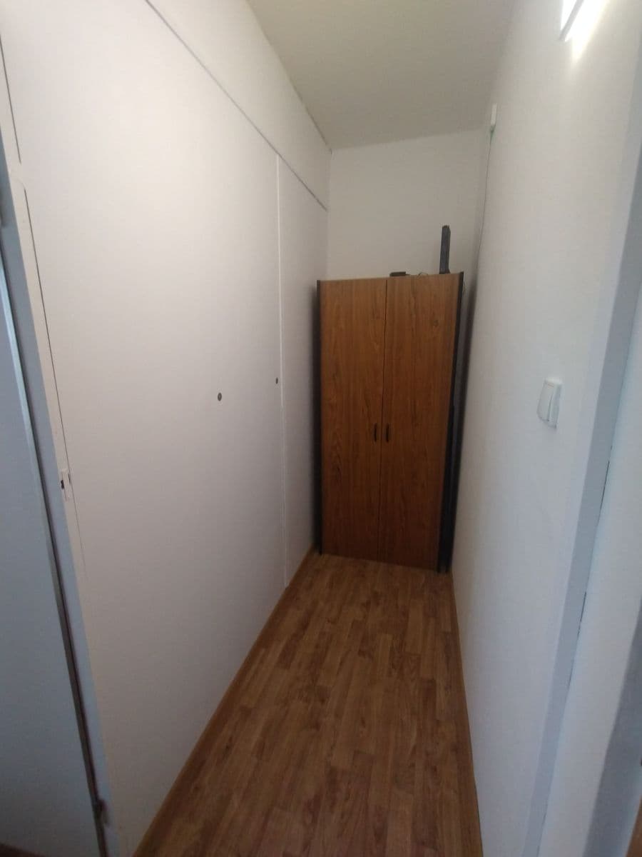 Prenájom bytu 1-izbový 34 m², Topolská, Chrudim, Pardubický kraj Prenájom bytu 1-izbový 34 m², Topolská, Chrudim, Pardubický kraj