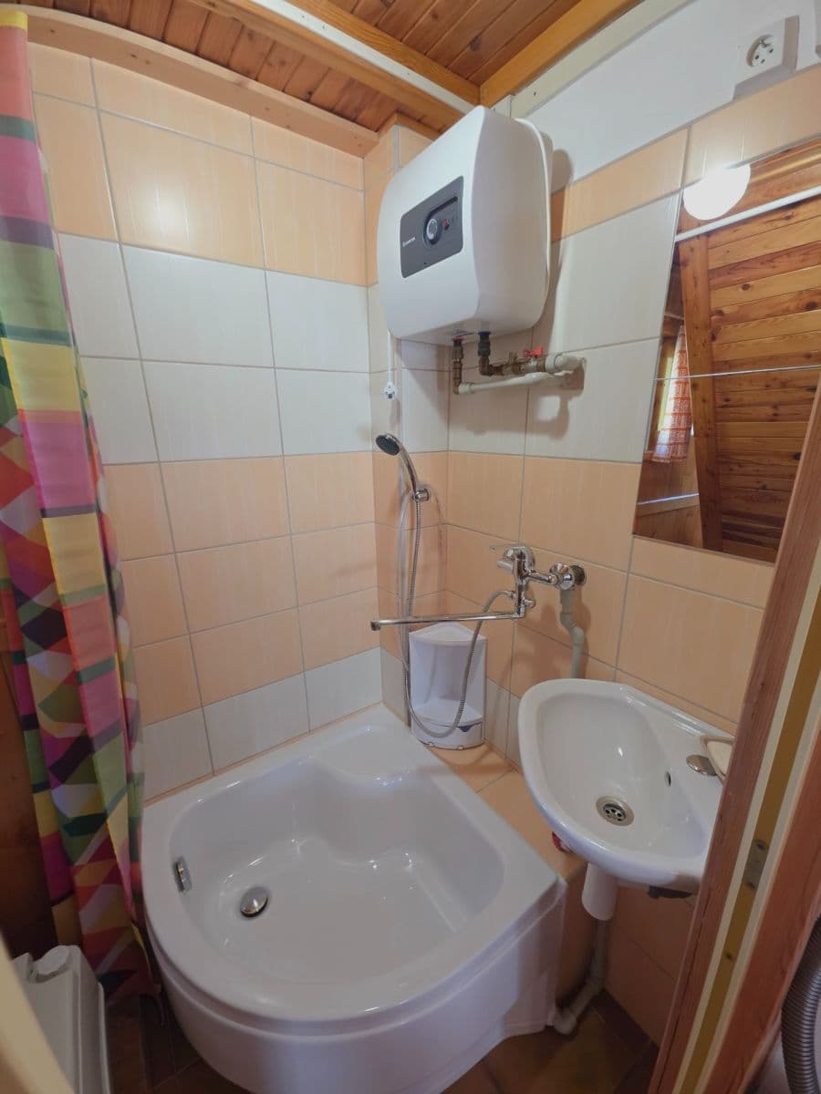 Predaj rekreačného objektu 44 m², pozemek 352 m², Třešňová, Krupka, Ústecký kraj Predaj rekreačného objektu 44 m², pozemek 352 m², Třešňová, Krupka, Ústecký kraj