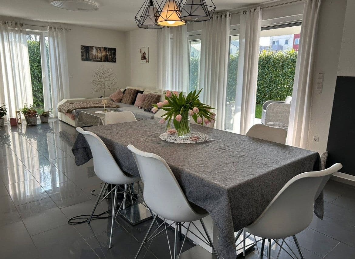 Predaj domu 168 m², pozemek 335 m², Neukircher Straße 5, Bönnigheim, Bádensko-Wurttembersko Predaj domu 168 m², pozemek 335 m², Neukircher Straße 5, Bönnigheim, Bádensko-Wurttembersko