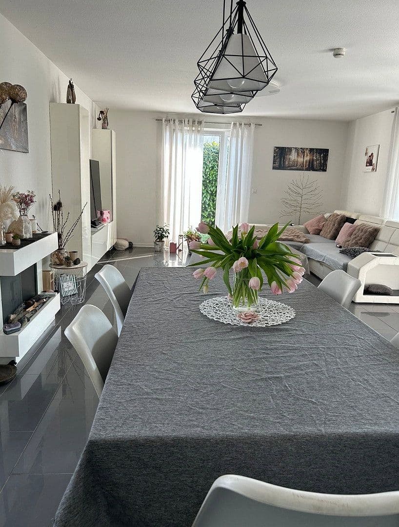 Predaj domu 168 m², pozemek 335 m², Neukircher Straße 5, Bönnigheim, Bádensko-Wurttembersko Predaj domu 168 m², pozemek 335 m², Neukircher Straße 5, Bönnigheim, Bádensko-Wurttembersko