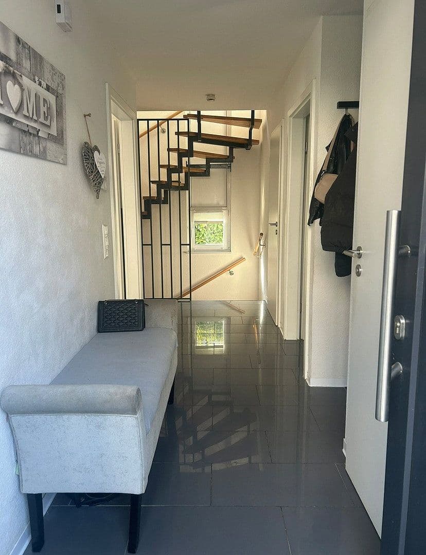 Predaj domu 168 m², pozemek 335 m², Neukircher Straße 5, Bönnigheim, Bádensko-Wurttembersko Predaj domu 168 m², pozemek 335 m², Neukircher Straße 5, Bönnigheim, Bádensko-Wurttembersko