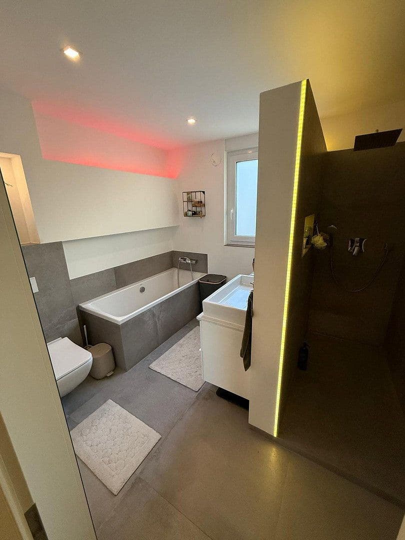 Predaj domu 152 m², pozemek 264 m², Nieder-Olm, Porýnie-Falcko Predaj domu 152 m², pozemek 264 m², Nieder-Olm, Porýnie-Falcko