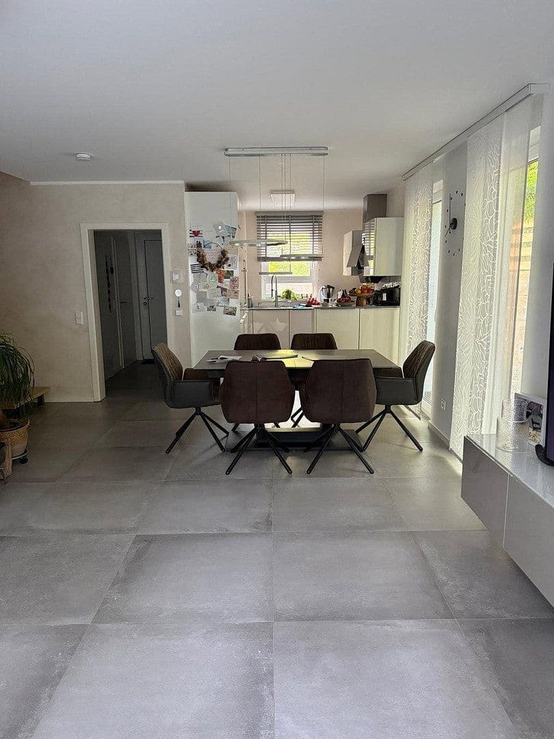 Predaj domu 152 m², pozemek 264 m², Nieder-Olm, Porýnie-Falcko Predaj domu 152 m², pozemek 264 m², Nieder-Olm, Porýnie-Falcko