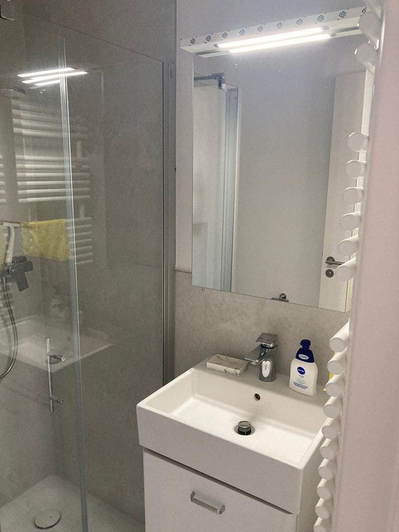 Prenájom bytu 1-izbový 34 m², Düsseldorf, Severné Porýnie - Westfálsko Prenájom bytu 1-izbový 34 m², Düsseldorf, Severné Porýnie - Westfálsko