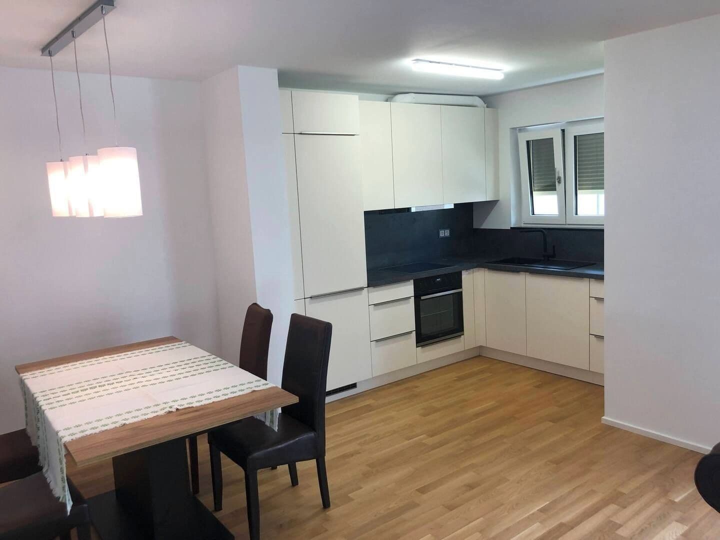 Prenájom bytu 2-izbový 62 m², Sindelfingen, Bádensko-Wurttembersko Prenájom bytu 2-izbový 62 m², Sindelfingen, Bádensko-Wurttembersko
