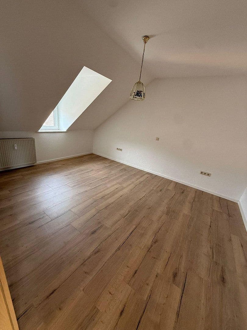 Prenájom bytu 4-izbový 100 m², Hambachstraße 23, Neustadt, Porýnie-Falcko Prenájom bytu 4-izbový 100 m², Hambachstraße 23, Neustadt, Porýnie-Falcko
