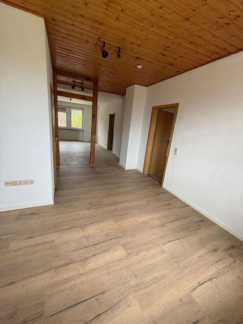 Prenájom bytu 4-izbový 100 m², Hambachstraße 23, Neustadt, Porýnie-Falcko Prenájom bytu 4-izbový 100 m², Hambachstraße 23, Neustadt, Porýnie-Falcko