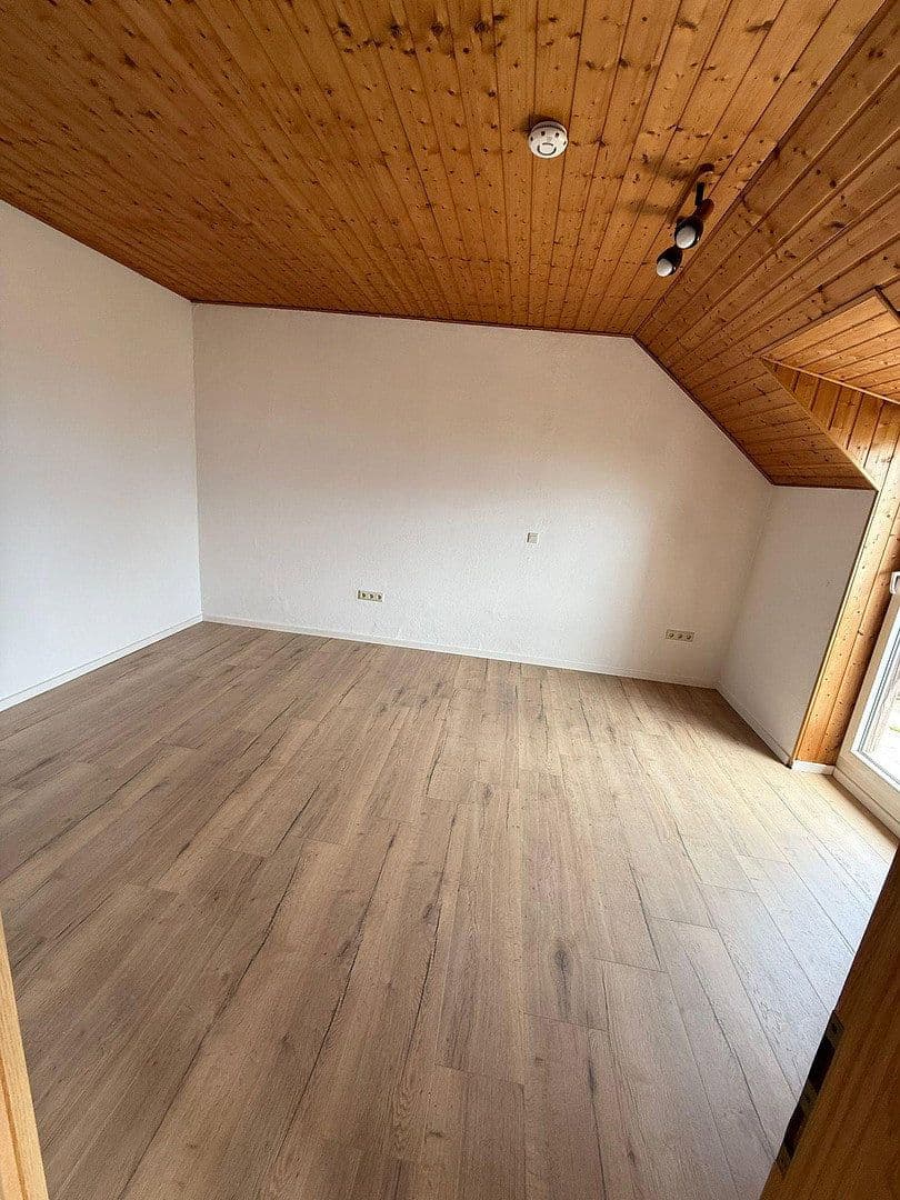 Prenájom bytu 4-izbový 100 m², Hambachstraße 23, Neustadt, Porýnie-Falcko Prenájom bytu 4-izbový 100 m², Hambachstraße 23, Neustadt, Porýnie-Falcko