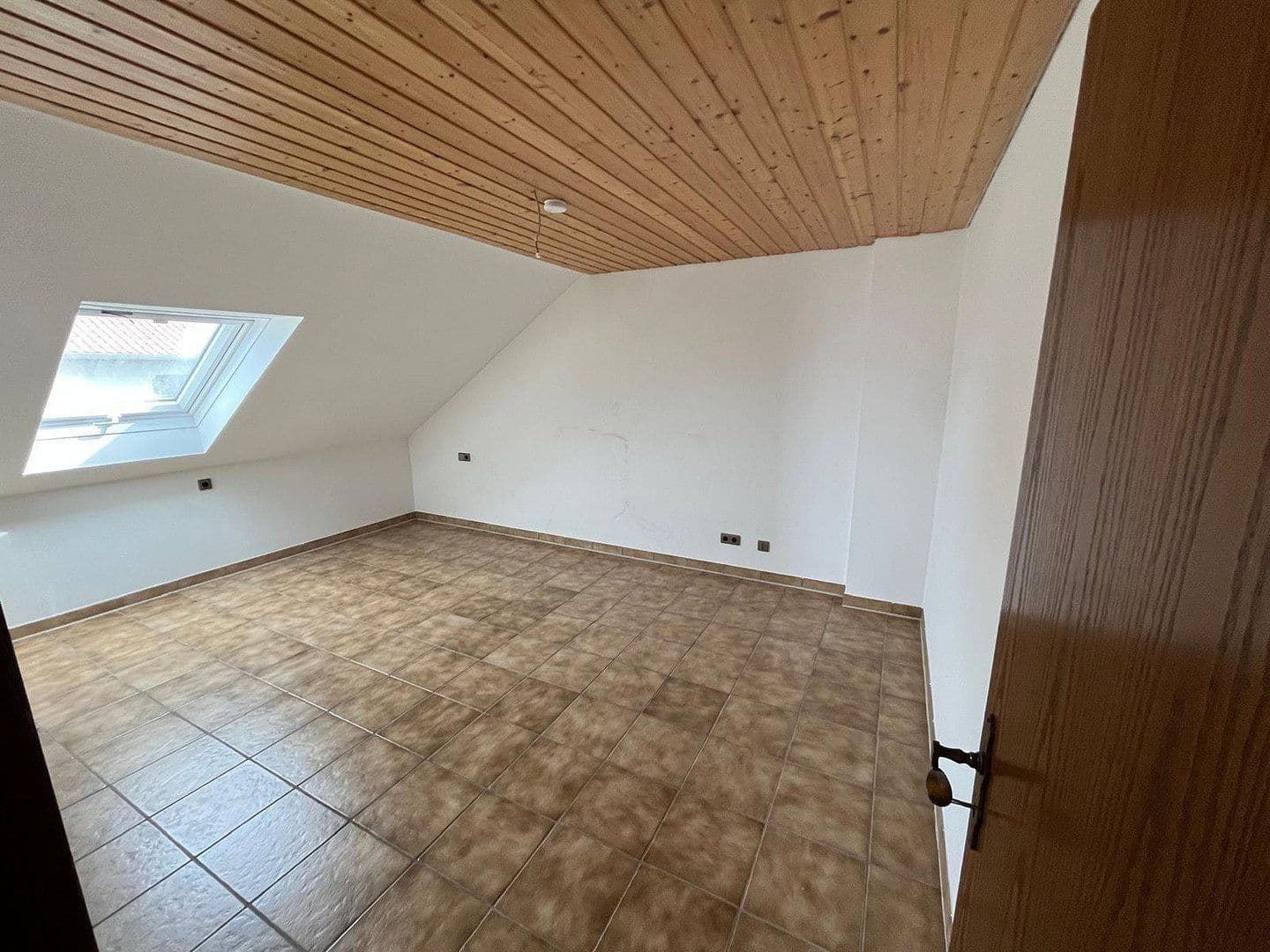 Predaj domu 300 m², pozemek 514 m², Schwaikheim, Bádensko-Wurttembersko Predaj domu 300 m², pozemek 514 m², Schwaikheim, Bádensko-Wurttembersko