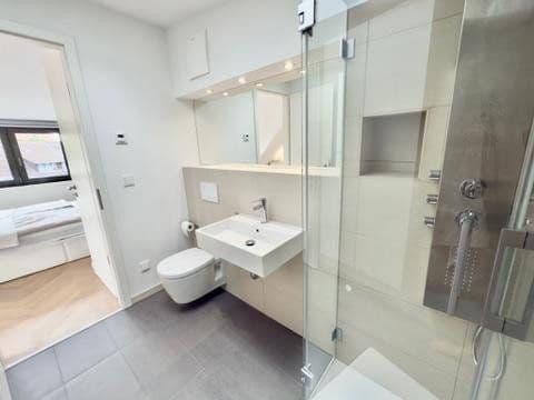 Prenájom bytu 4-izbový 124 m², Hamburg, Hamburg Prenájom bytu 4-izbový 124 m², Hamburg, Hamburg