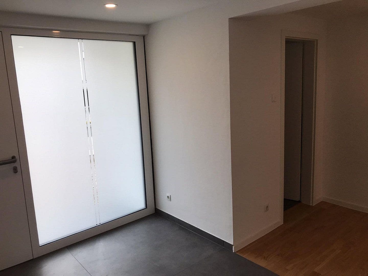 Prenájom bytu 4-izbový 210 m², Koblenz, Porýnie-Falcko Prenájom bytu 4-izbový 210 m², Koblenz, Porýnie-Falcko