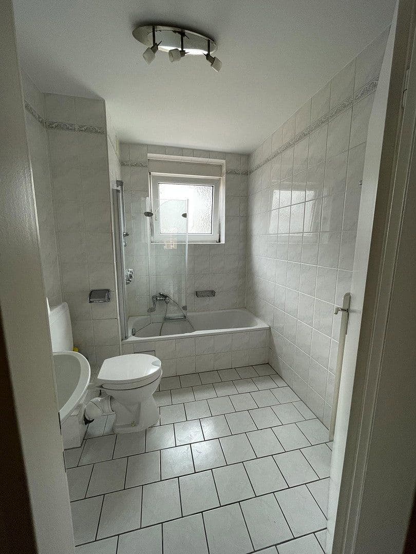 Prenájom bytu 3-izbový 80 m², Frankfurt a.M., Hesensko Prenájom bytu 3-izbový 80 m², Frankfurt a.M., Hesensko