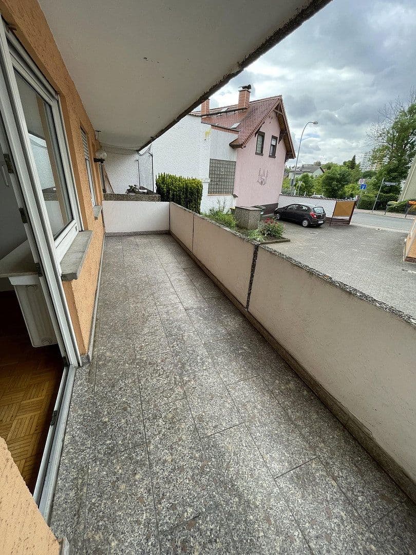 Prenájom bytu 3-izbový 80 m², Frankfurt a.M., Hesensko Prenájom bytu 3-izbový 80 m², Frankfurt a.M., Hesensko