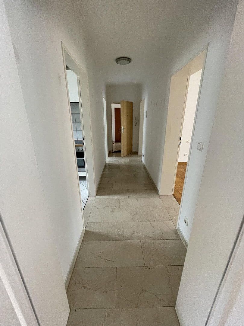 Prenájom bytu 3-izbový 80 m², Frankfurt a.M., Hesensko Prenájom bytu 3-izbový 80 m², Frankfurt a.M., Hesensko