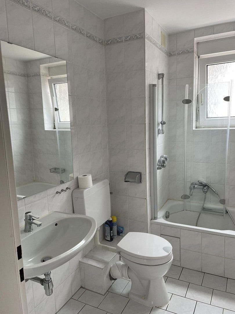 Prenájom bytu 3-izbový 80 m², Frankfurt a.M., Hesensko Prenájom bytu 3-izbový 80 m², Frankfurt a.M., Hesensko