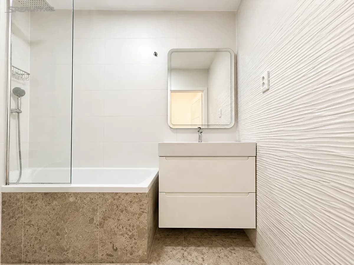 Prenájom bytu 3-izbový 65 m², Slévačská, Praha, Praha Prenájom bytu 3-izbový 65 m², Slévačská, Praha, Praha