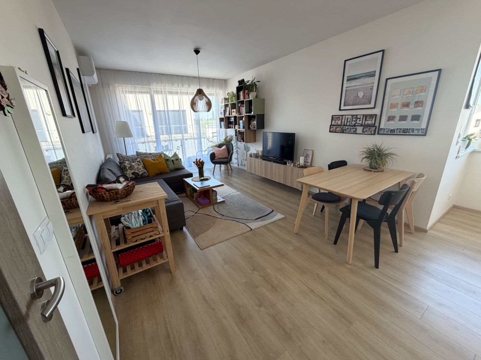Prenájom bytu 2-izbový 60 m², Emy Destinové, Jinočany, Středočeský kraj Prenájom bytu 2-izbový 60 m², Emy Destinové, Jinočany, Středočeský kraj