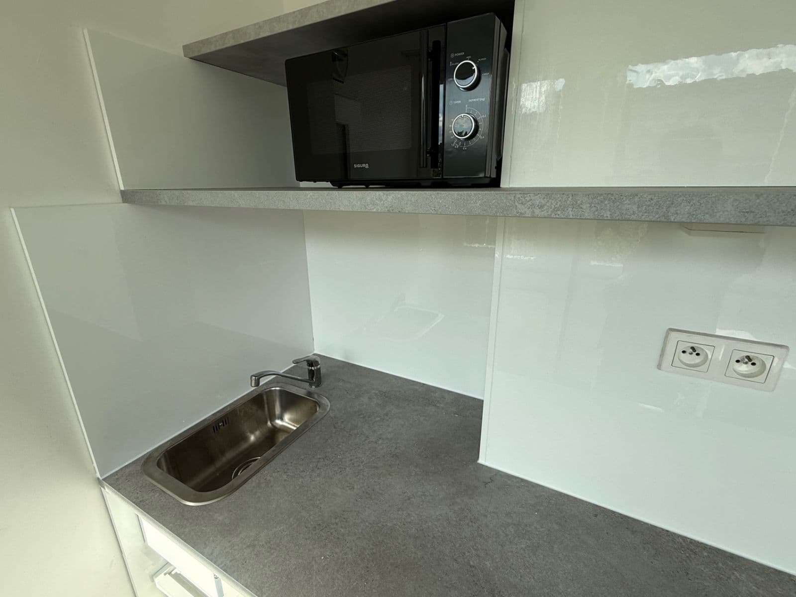 Prenájom bytu 1-izbový 16 m², Molákova, Praha, Praha Prenájom bytu 1-izbový 16 m², Molákova, Praha, Praha