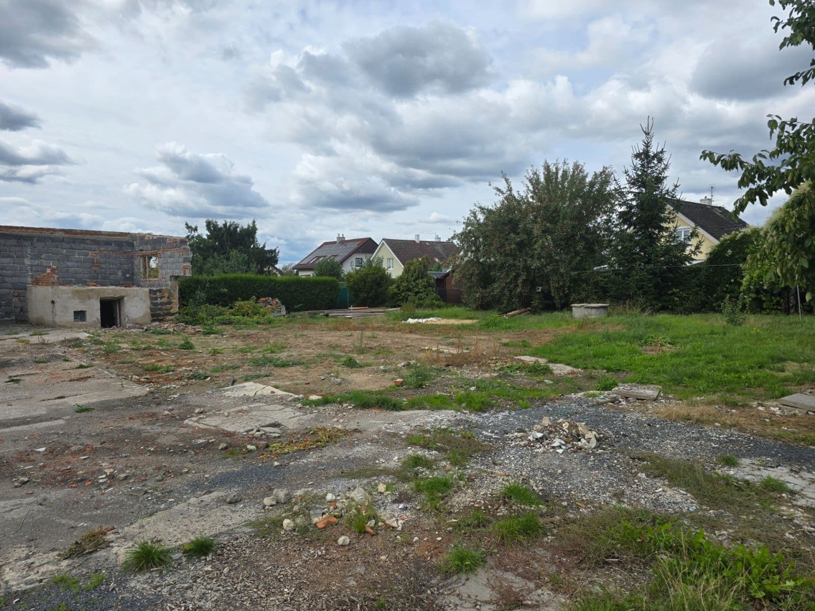 Predaj pozemku 1.301 m², Jesenice, Středočeský kraj Predaj pozemku 1.301 m², Jesenice, Středočeský kraj