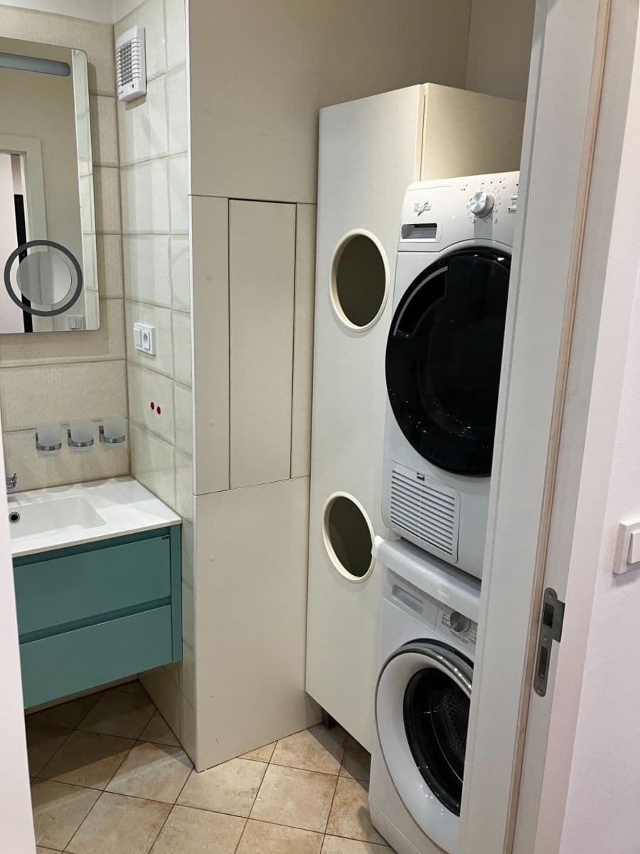 Prenájom bytu 3-izbový 68 m², Toušeňská, Praha, Praha Prenájom bytu 3-izbový 68 m², Toušeňská, Praha, Praha