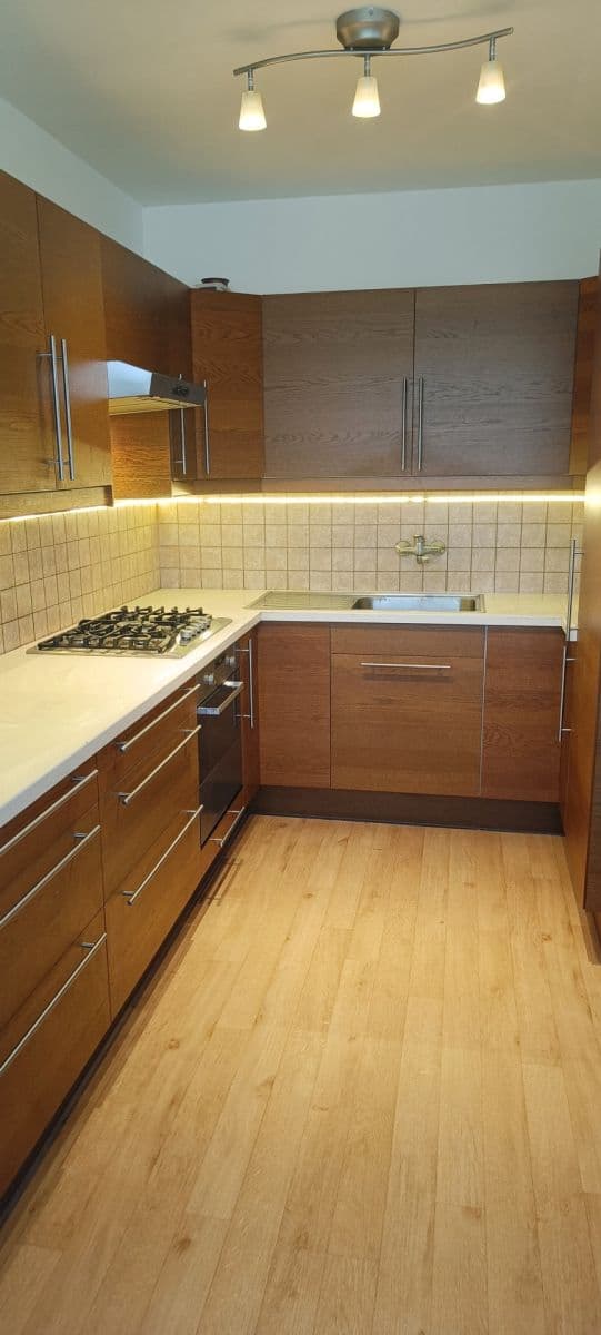 Predaj bytu 3-izbový 70 m², Nad Stadionem, Králův Dvůr, Středočeský kraj Predaj bytu 3-izbový 70 m², Nad Stadionem, Králův Dvůr, Středočeský kraj