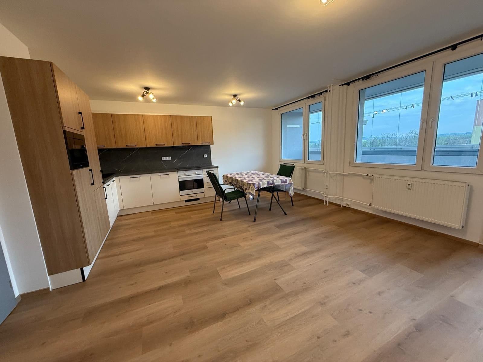 Prenájom bytu 3-izbový 72 m², Moravcova, Kolín, Středočeský kraj Prenájom bytu 3-izbový 72 m², Moravcova, Kolín, Středočeský kraj