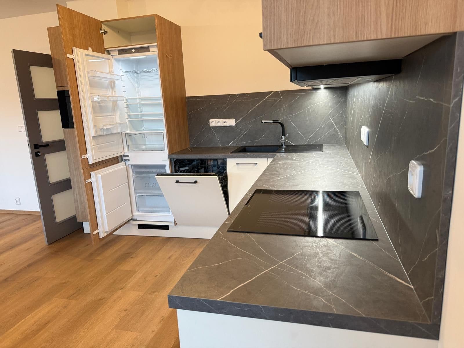 Prenájom bytu 3-izbový 72 m², Moravcova, Kolín, Středočeský kraj Prenájom bytu 3-izbový 72 m², Moravcova, Kolín, Středočeský kraj
