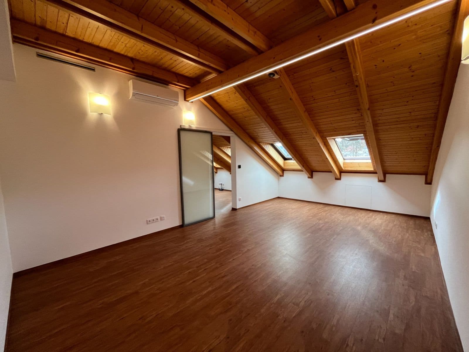 Prenájom bytu 2-izbový 87 m², Klabalská I, Zlín, Zlínský kraj Prenájom bytu 2-izbový 87 m², Klabalská I, Zlín, Zlínský kraj