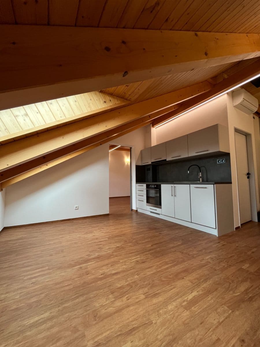 Prenájom bytu 2-izbový 87 m², Klabalská I, Zlín, Zlínský kraj Prenájom bytu 2-izbový 87 m², Klabalská I, Zlín, Zlínský kraj