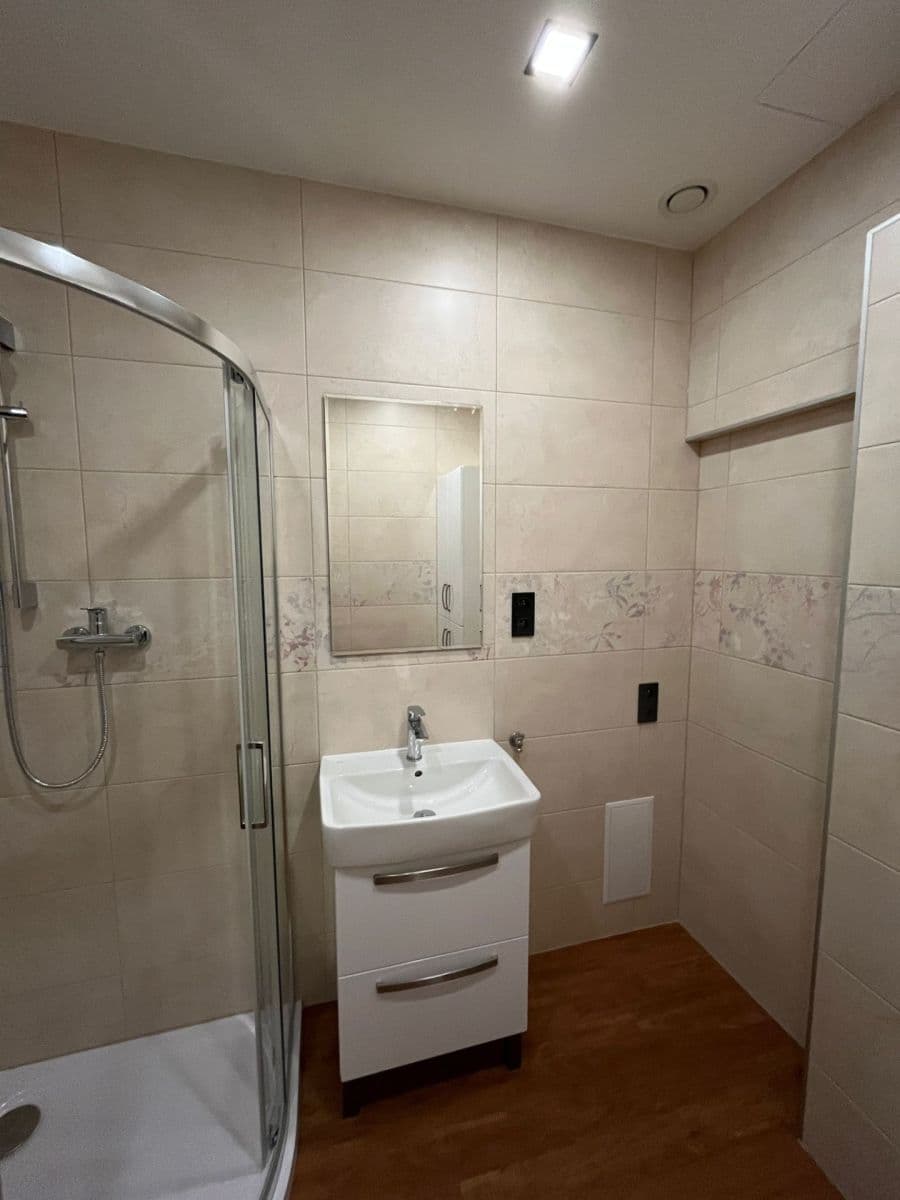 Prenájom bytu 2-izbový 87 m², Klabalská I, Zlín, Zlínský kraj Prenájom bytu 2-izbový 87 m², Klabalská I, Zlín, Zlínský kraj