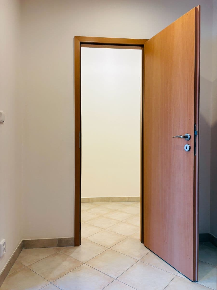 Prenájom bytu 1-izbový 33 m², Mattioliho, Praha, Praha Prenájom bytu 1-izbový 33 m², Mattioliho, Praha, Praha