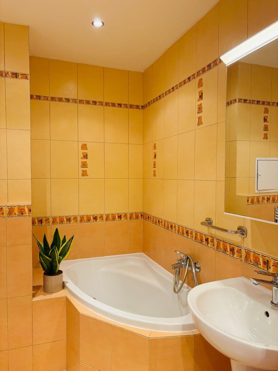 Prenájom bytu 1-izbový 33 m², Mattioliho, Praha, Praha Prenájom bytu 1-izbový 33 m², Mattioliho, Praha, Praha