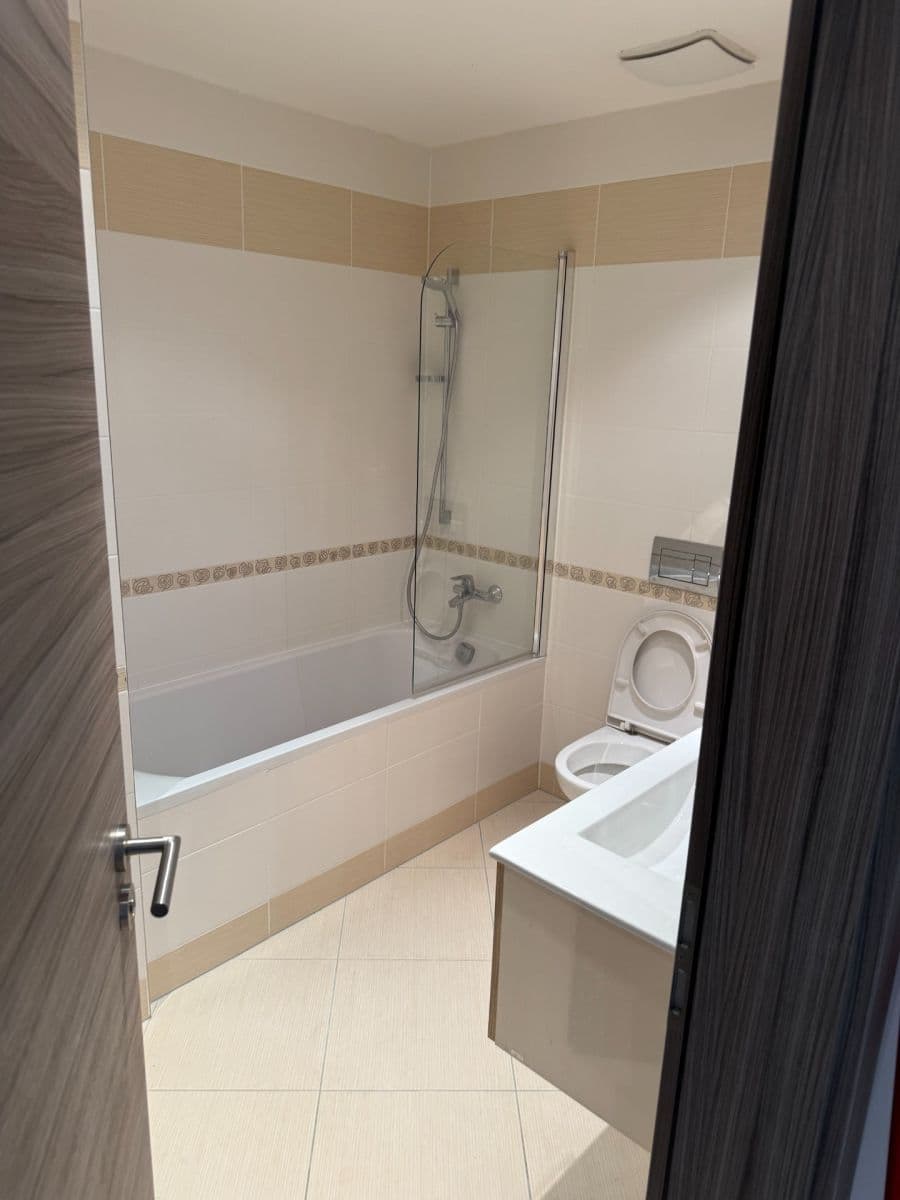 Predaj bytu 2-izbový 64 m², V Háji, Praha, Praha Predaj bytu 2-izbový 64 m², V Háji, Praha, Praha