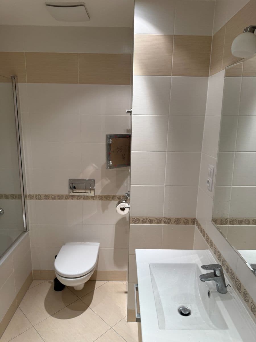 Predaj bytu 2-izbový 64 m², V Háji, Praha, Praha Predaj bytu 2-izbový 64 m², V Háji, Praha, Praha