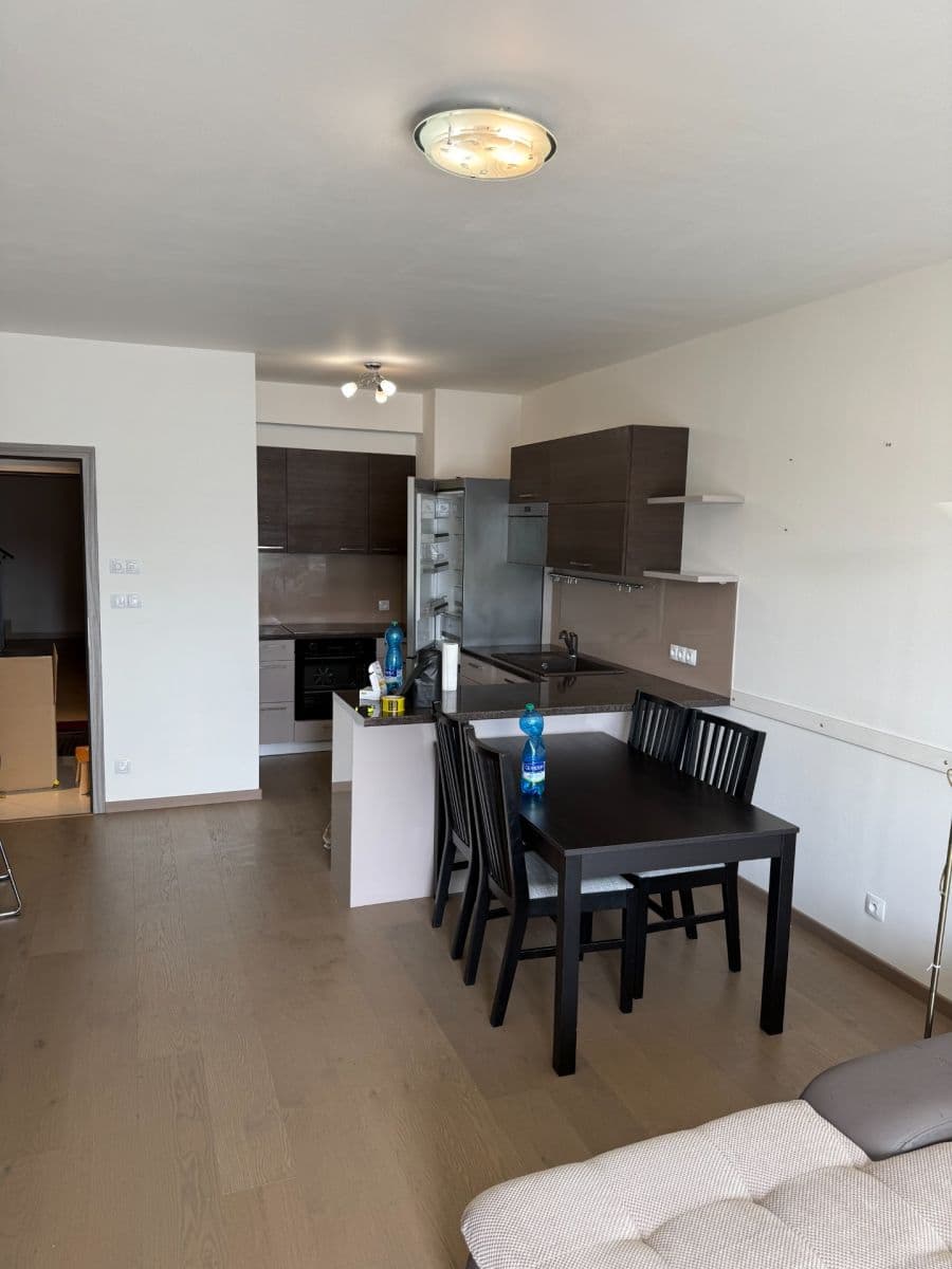 Predaj bytu 2-izbový 64 m², V Háji, Praha, Praha Predaj bytu 2-izbový 64 m², V Háji, Praha, Praha