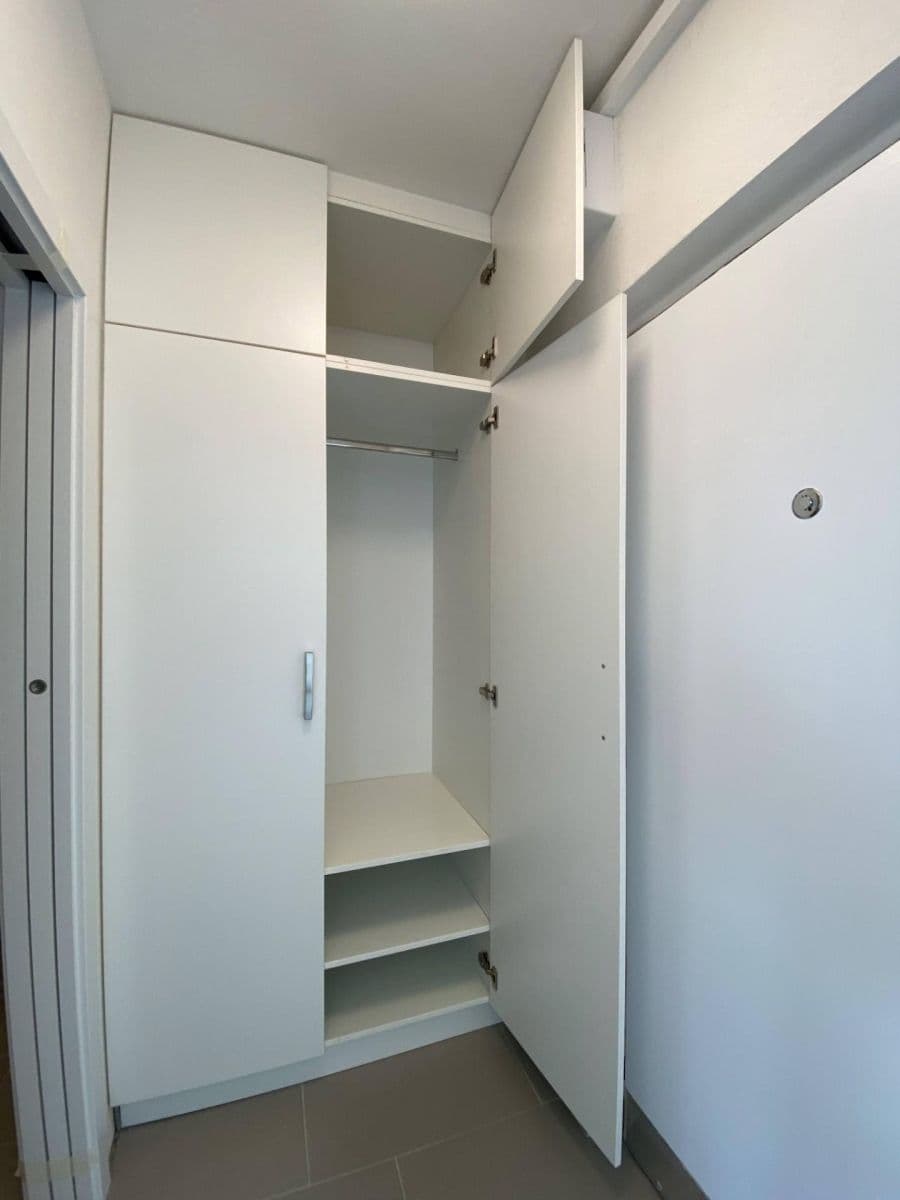 Predaj bytu 1-izbový 28 m², Na Kotli, Hradec Králové, Královéhradecký kraj Predaj bytu 1-izbový 28 m², Na Kotli, Hradec Králové, Královéhradecký kraj