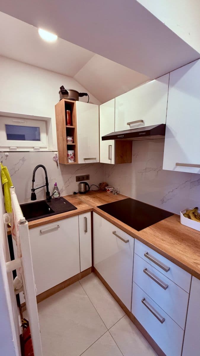 Prenájom bytu 1-izbový 30 m², Palackého náměstí, Řevnice, Středočeský kraj Prenájom bytu 1-izbový 30 m², Palackého náměstí, Řevnice, Středočeský kraj