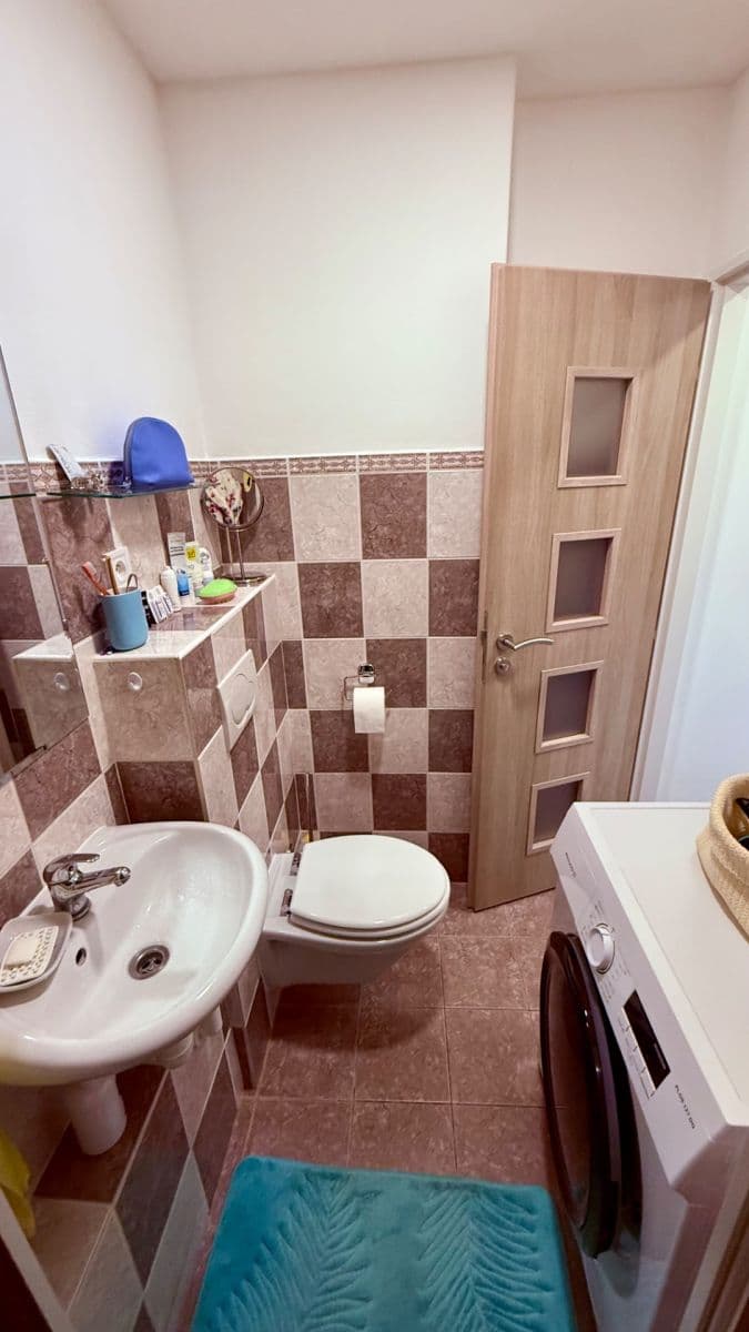 Prenájom bytu 1-izbový 30 m², Palackého náměstí, Řevnice, Středočeský kraj Prenájom bytu 1-izbový 30 m², Palackého náměstí, Řevnice, Středočeský kraj