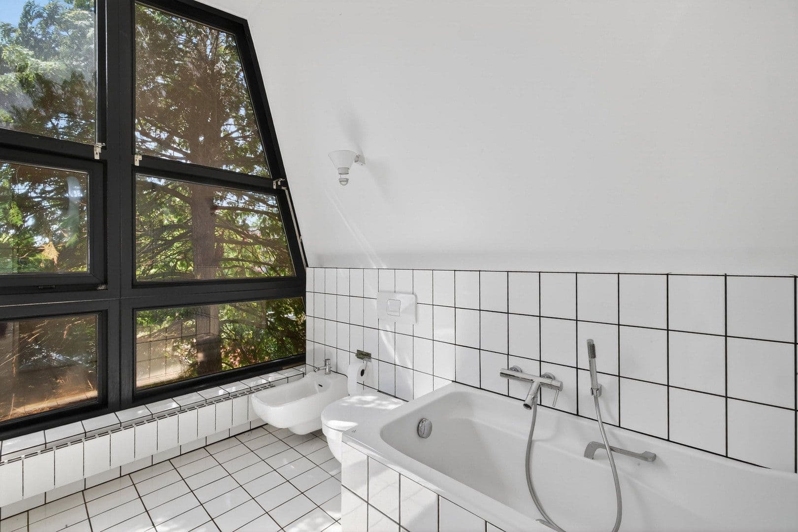 Predaj domu 377 m², pozemek 704 m², Tirgrathsfeldweg 7, Moers, Severné Porýnie - Westfálsko Predaj domu 377 m², pozemek 704 m², Tirgrathsfeldweg 7, Moers, Severné Porýnie - Westfálsko
