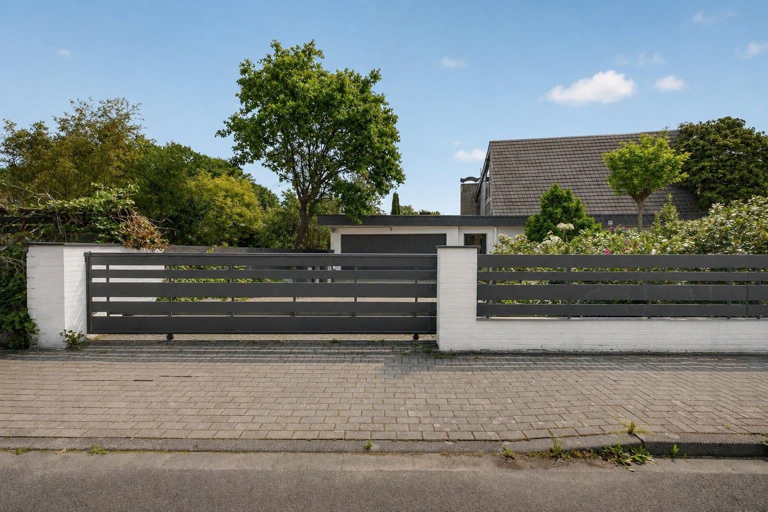 Predaj domu 377 m², pozemek 704 m², Tirgrathsfeldweg 7, Moers, Severné Porýnie - Westfálsko Predaj domu 377 m², pozemek 704 m², Tirgrathsfeldweg 7, Moers, Severné Porýnie - Westfálsko