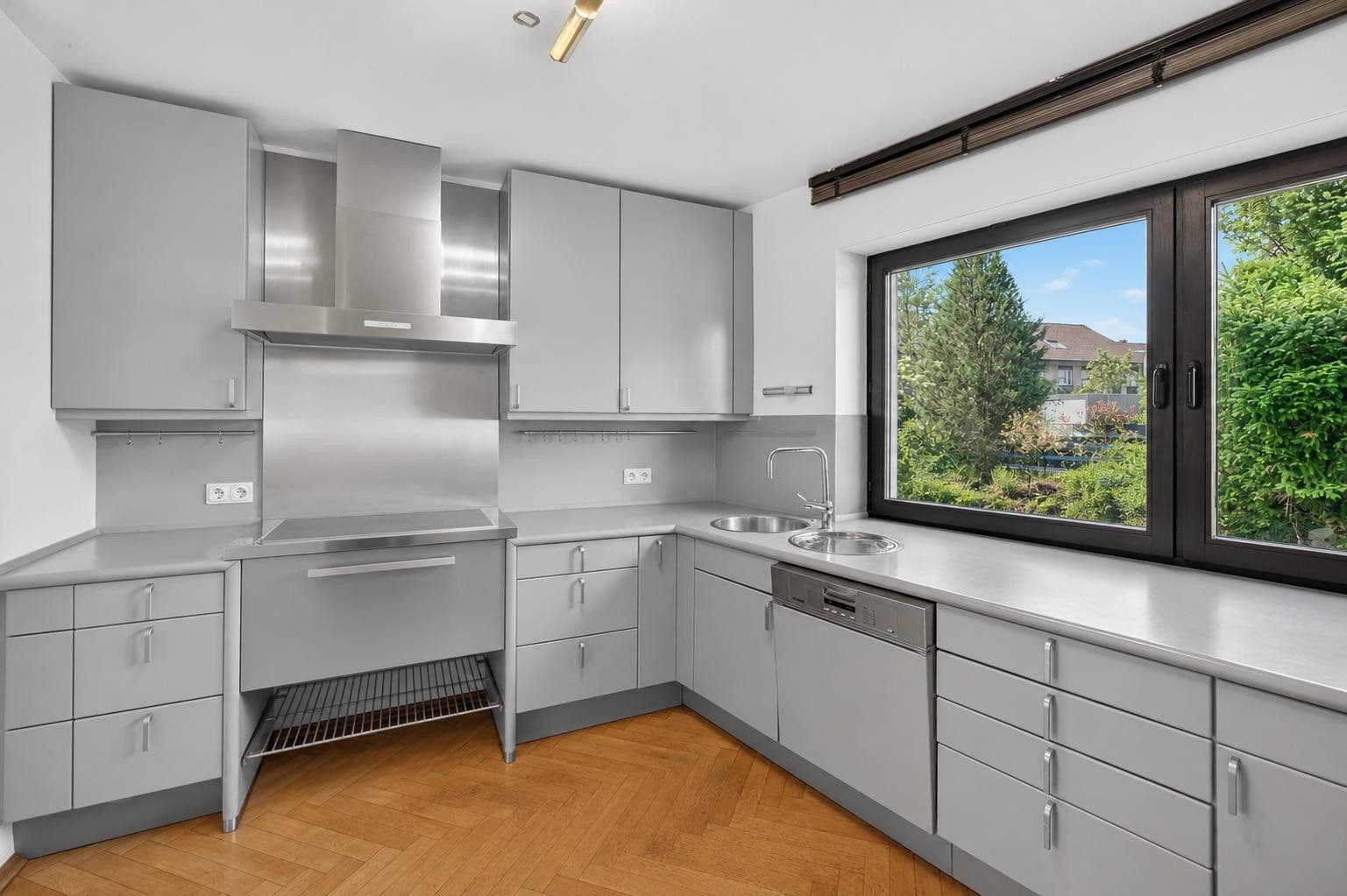 Predaj domu 377 m², pozemek 704 m², Tirgrathsfeldweg 7, Moers, Severné Porýnie - Westfálsko Predaj domu 377 m², pozemek 704 m², Tirgrathsfeldweg 7, Moers, Severné Porýnie - Westfálsko