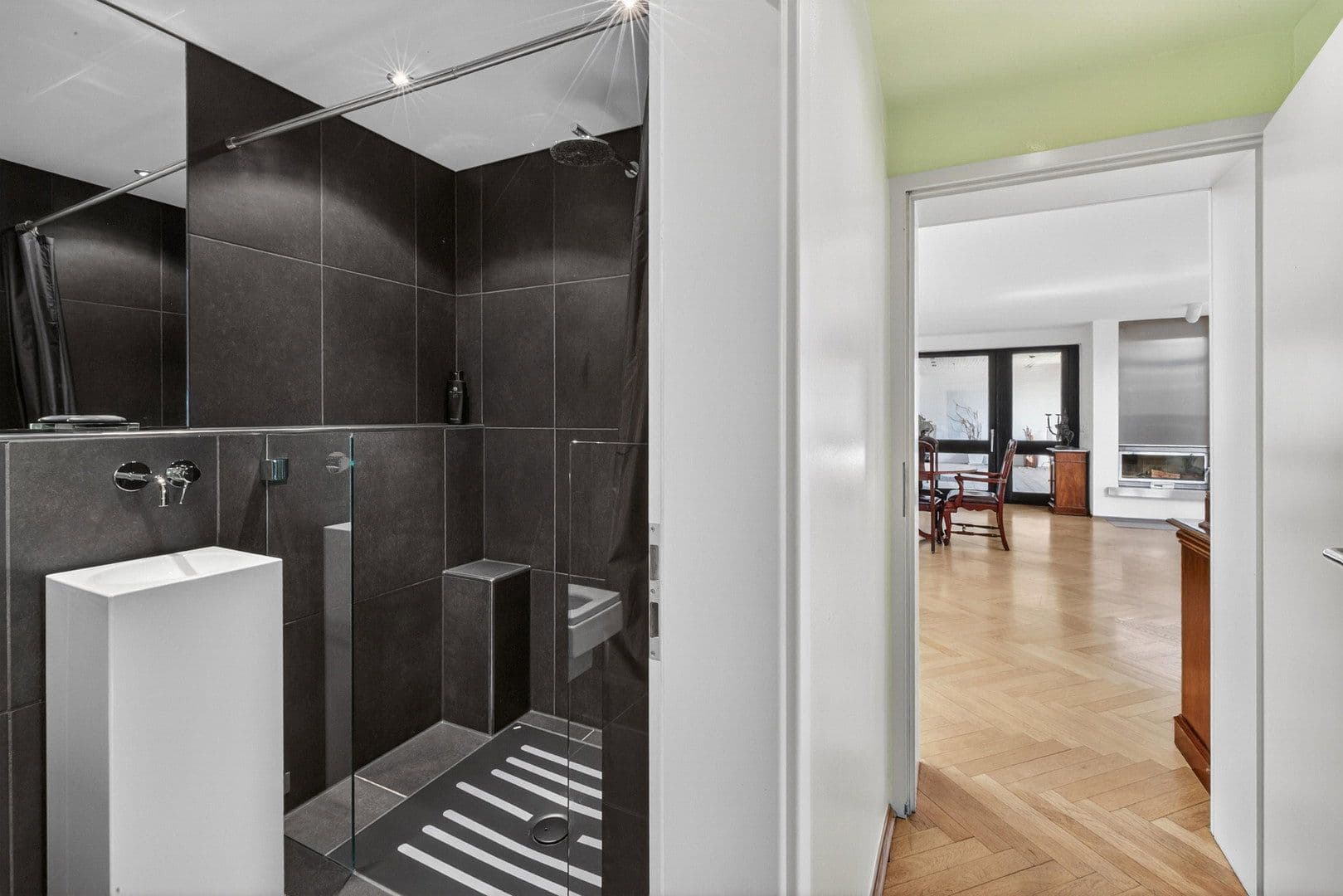 Predaj domu 377 m², pozemek 704 m², Tirgrathsfeldweg 7, Moers, Severné Porýnie - Westfálsko Predaj domu 377 m², pozemek 704 m², Tirgrathsfeldweg 7, Moers, Severné Porýnie - Westfálsko