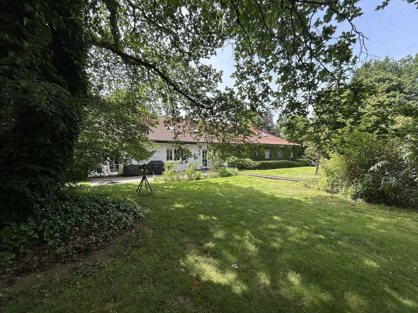 Predaj domu 320 m², pozemek 11.000 m², Kanzem, Porýnie-Falcko Predaj domu 320 m², pozemek 11.000 m², Kanzem, Porýnie-Falcko