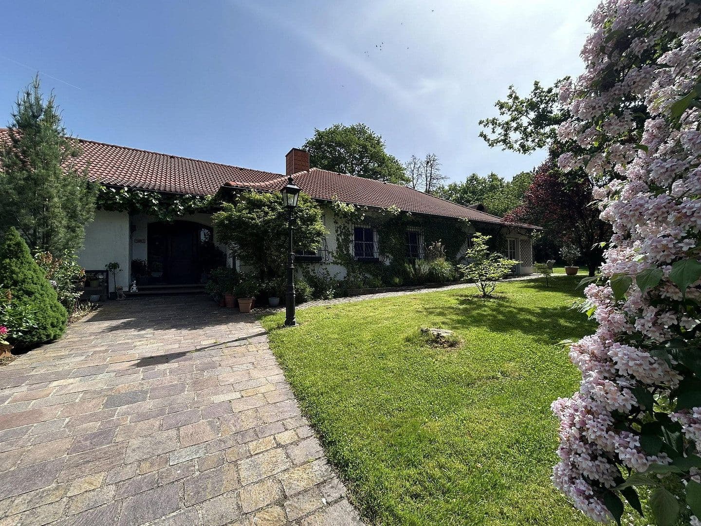 Predaj domu 320 m², pozemek 11.000 m², Kanzem, Porýnie-Falcko Predaj domu 320 m², pozemek 11.000 m², Kanzem, Porýnie-Falcko